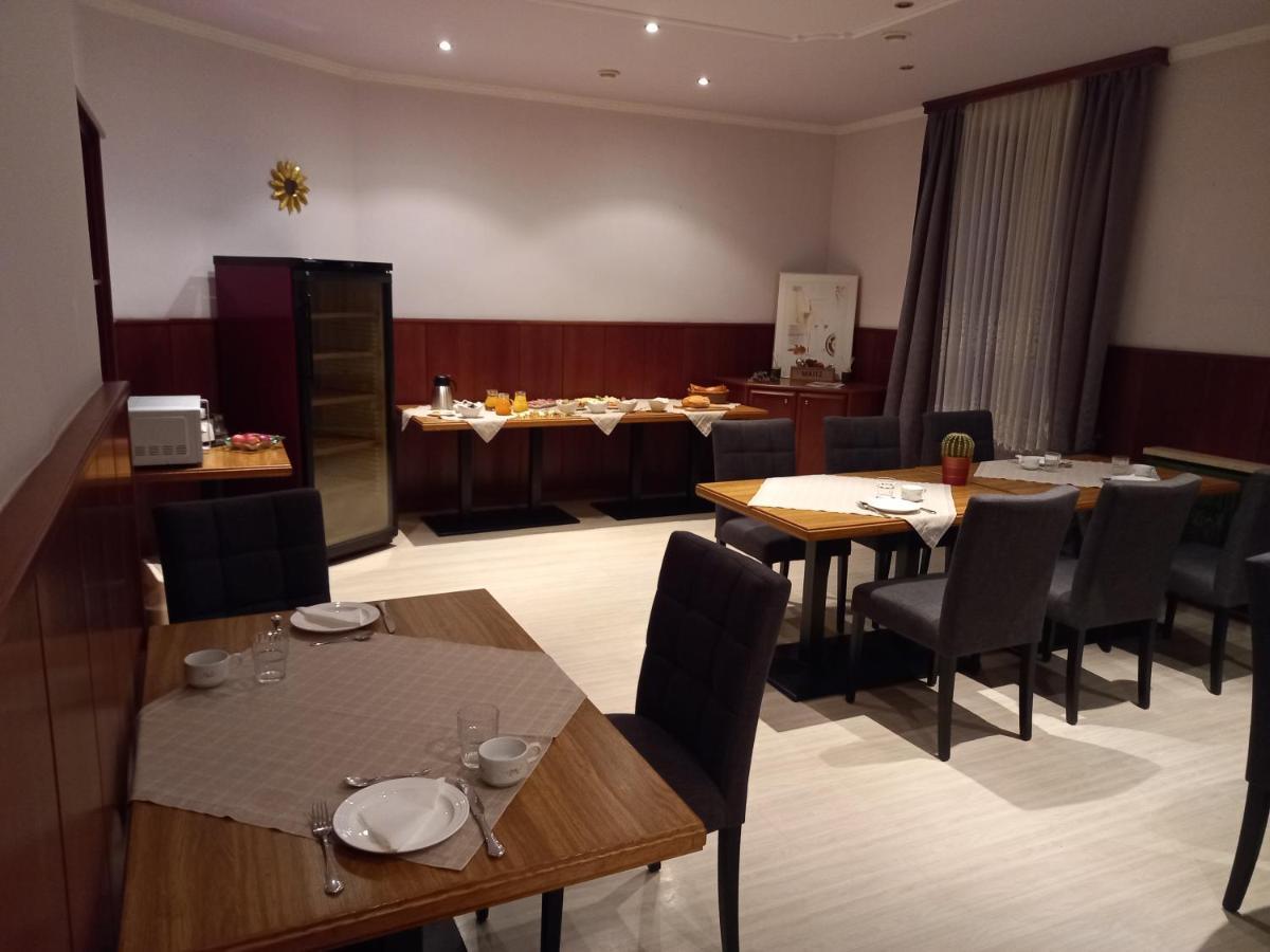 3 Raben - Leoben - Fuer Geschaeftsreisende, Urlauber, Monteure Und Handwerker, Polski Austria Gasthuis Leoben (Styria)